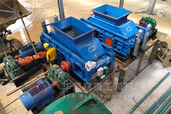 大型對輥破碎機(jī)圖片